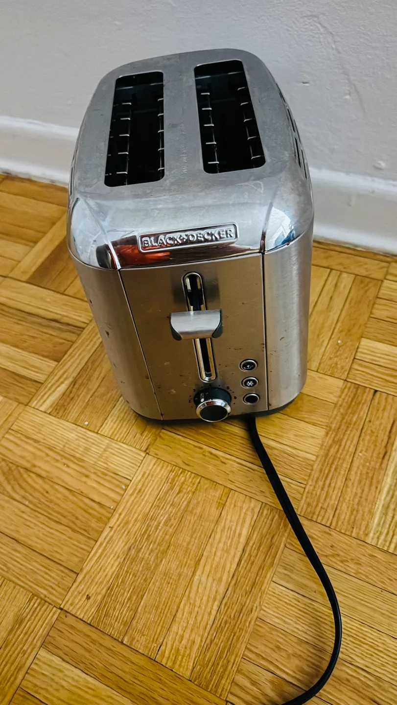 Black & Decker Toaster and other items thumbnail