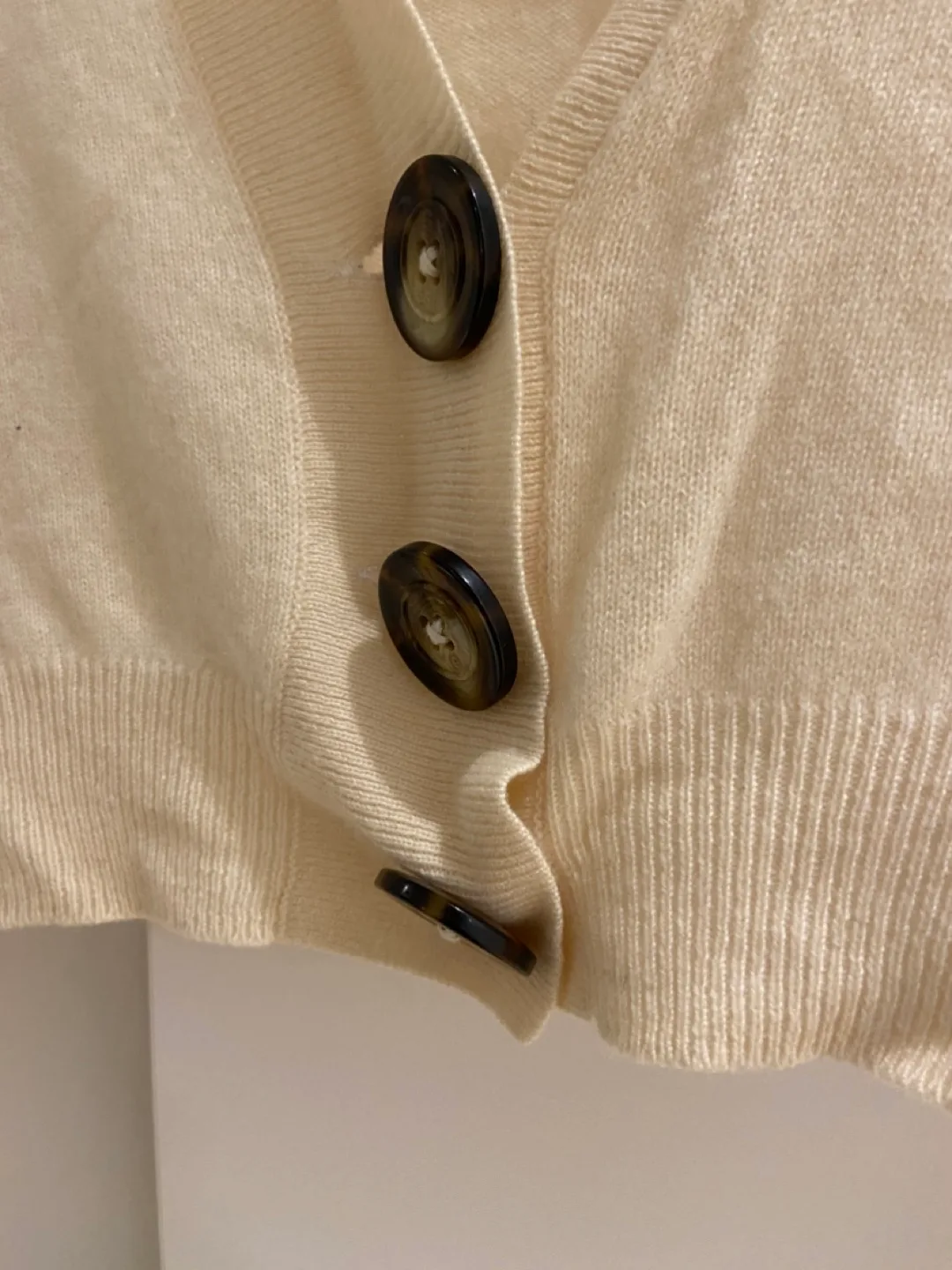 Club Monaco Cashmere V Cream Cardigan image indicator(2)