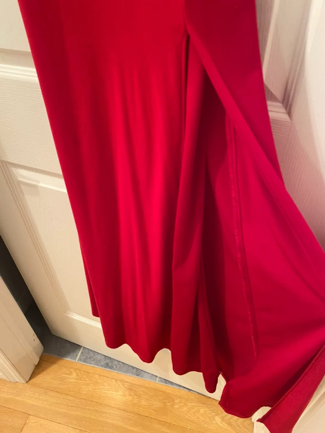 Stunning “Le Chateau” Red Formal Dress! image indicator(6)