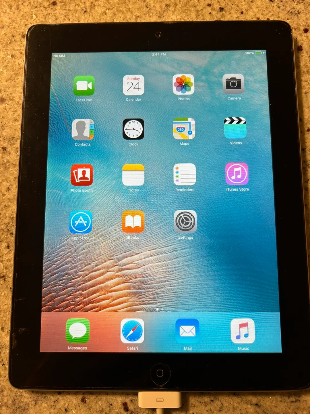 iPad 2 32GB WiFi and Cellular image indicator(5)