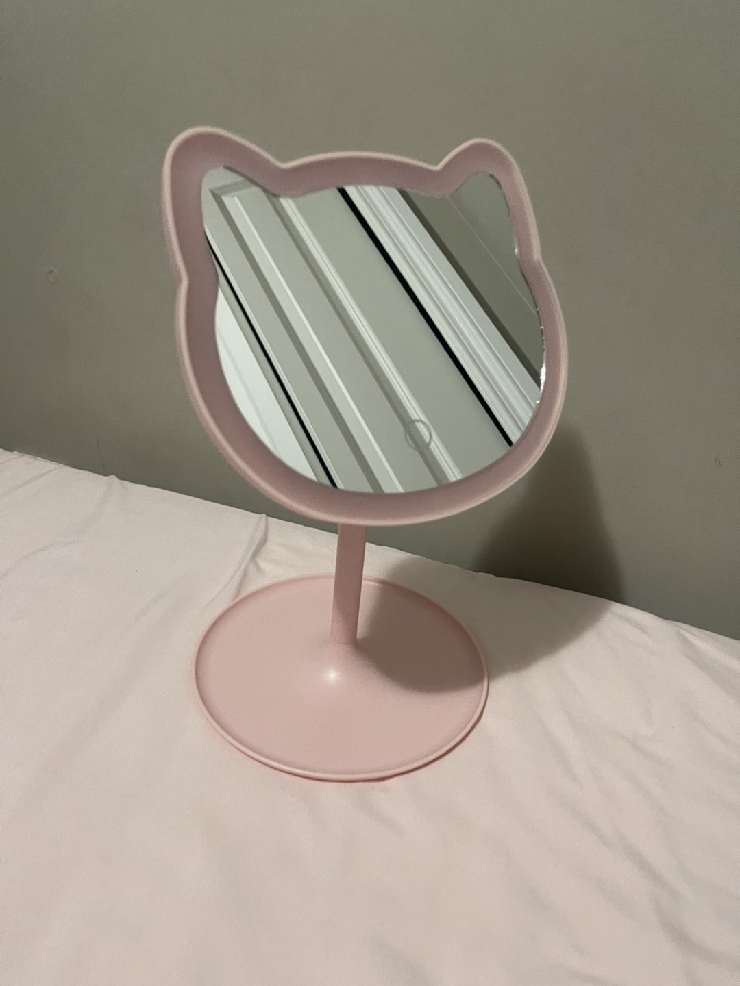 Hello kitty Shaped Vanity Mirror with Light - photo 3