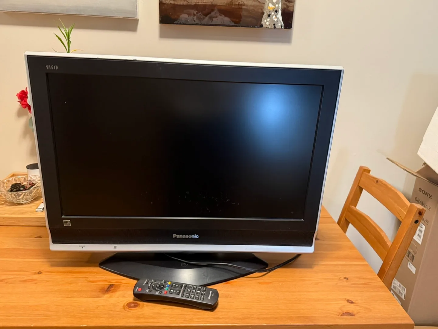 32” Panasonic Flat Screen TV image indicator(3)