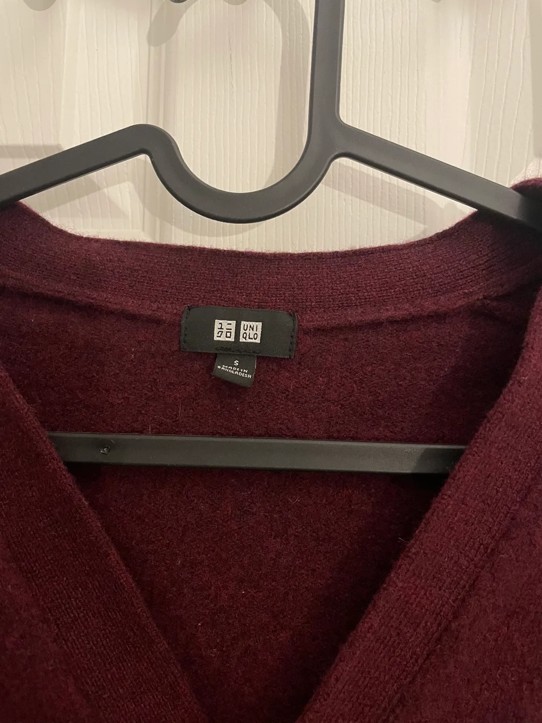 Uniqlo Maroon Red /  Burgundy Cardigan Sweater image indicator(2)
