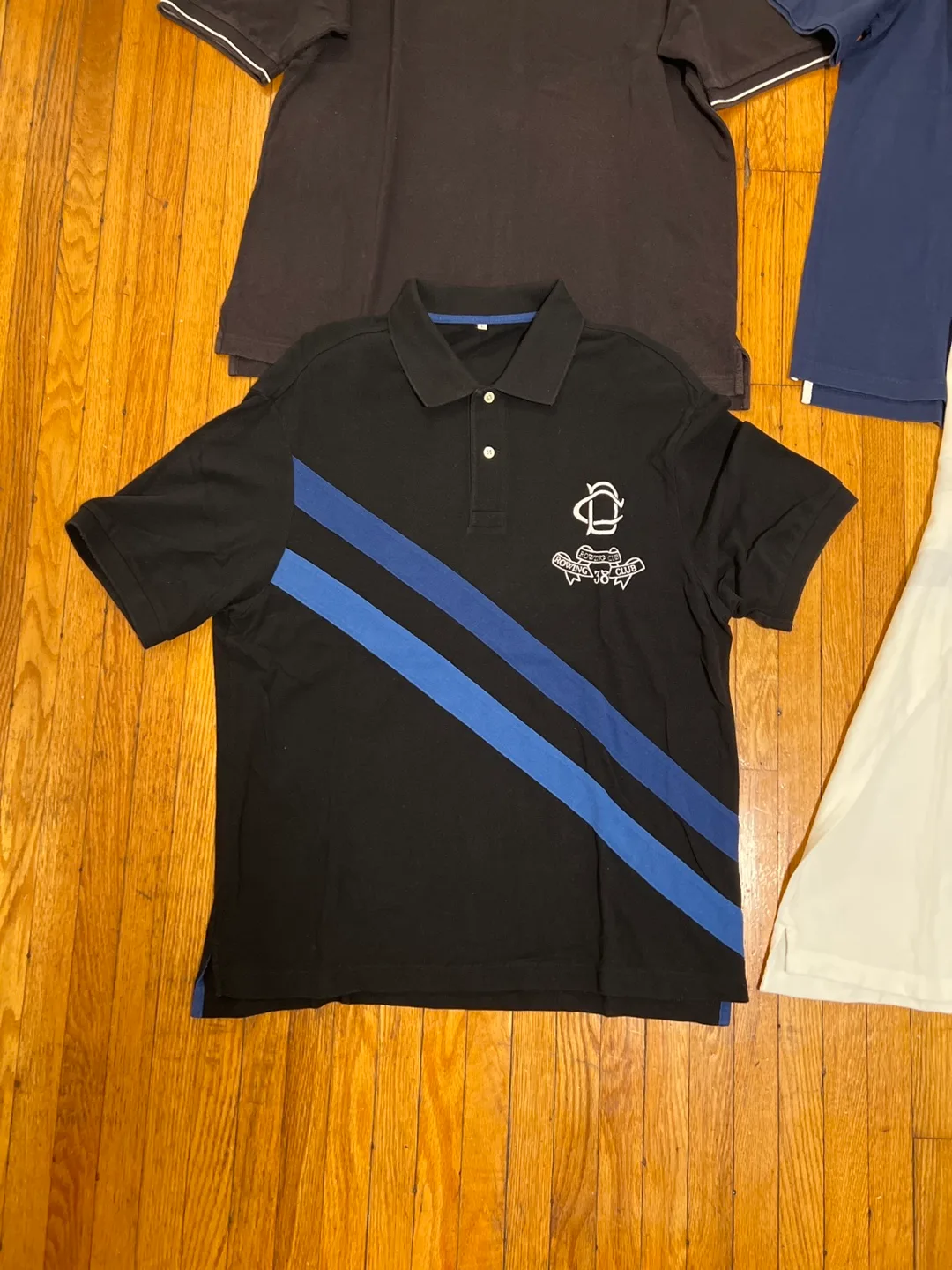 4 Polo Shirts Size Large image indicator(3)