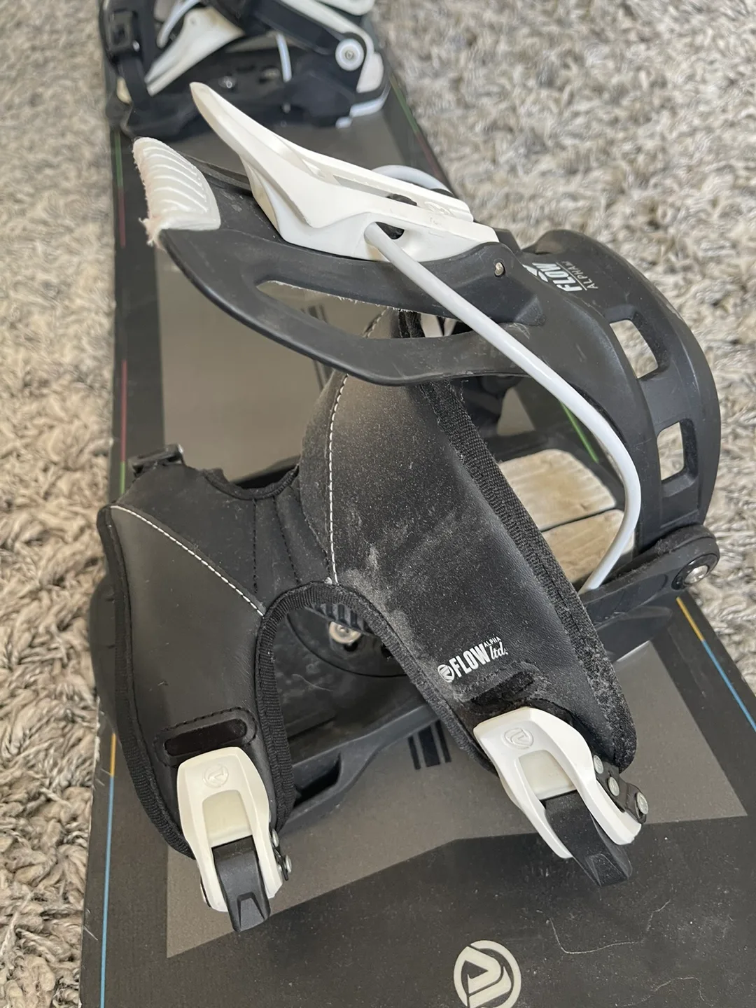 Snowboard (162W)& Bindings(L) by FLOW image indicator(4)