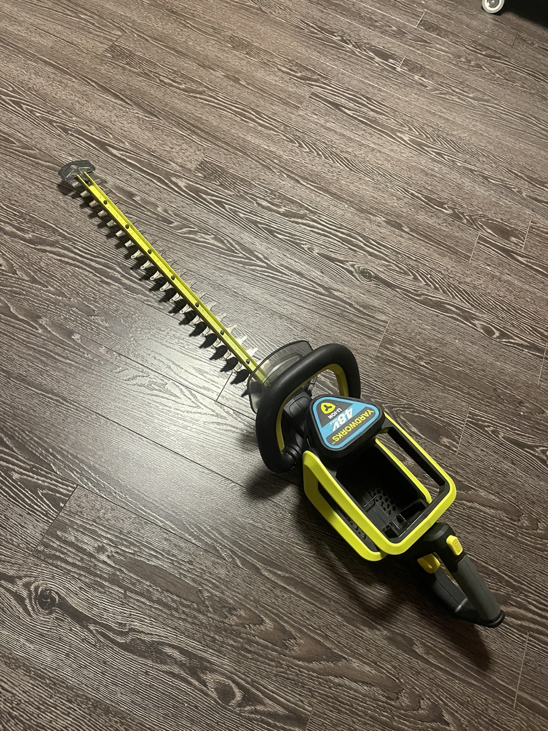 Yardworks 48V Max Cordless Hedge Trimmer Karrot