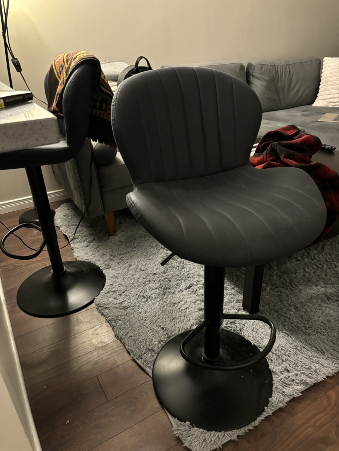 2x Swivel Bar Stools Brand newish - photo 2