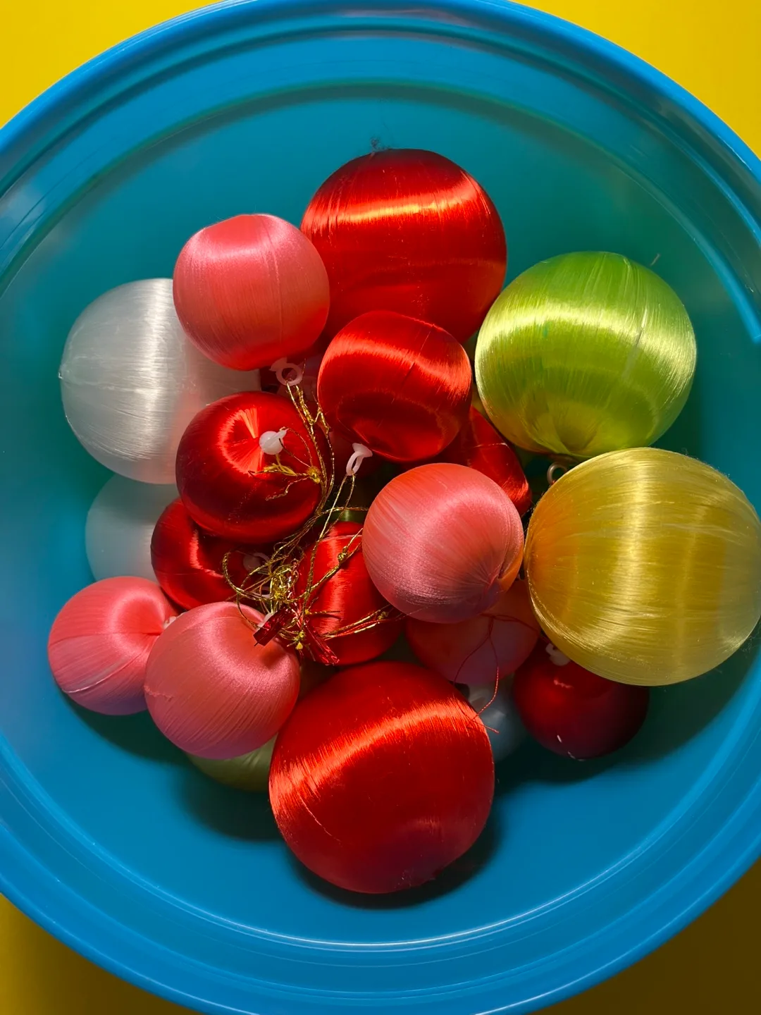 Artificial Christmas Tree (6 Ft Tall, incl. some decorations) image indicator(4)