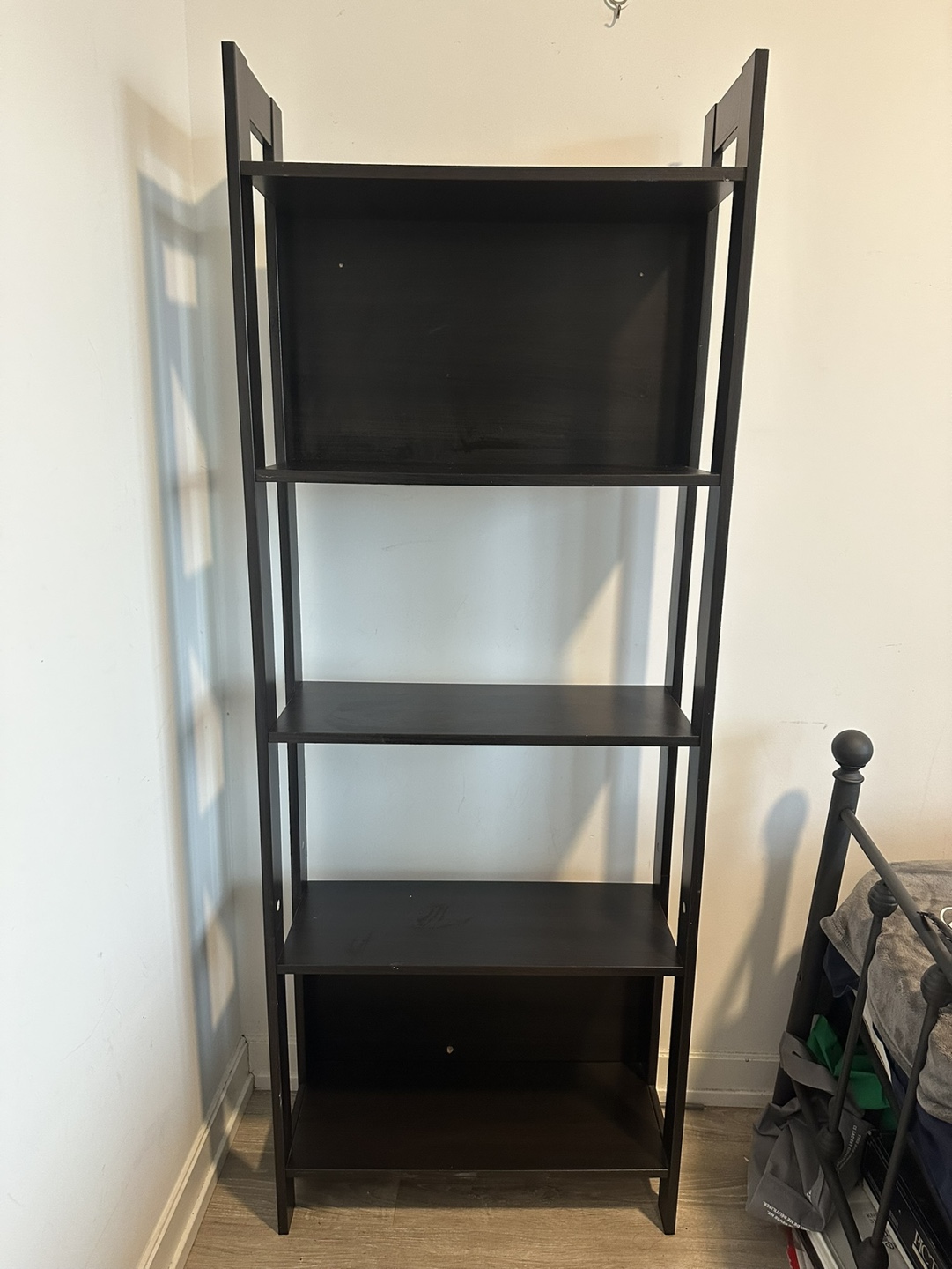 Four-shelf bookcase