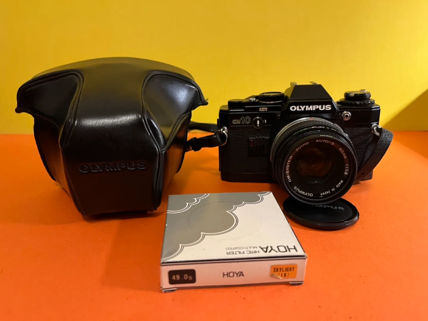 (Near Mint) Olympus OM10 SLR 35mm Film Camera, Lens & Case image indicator(2)