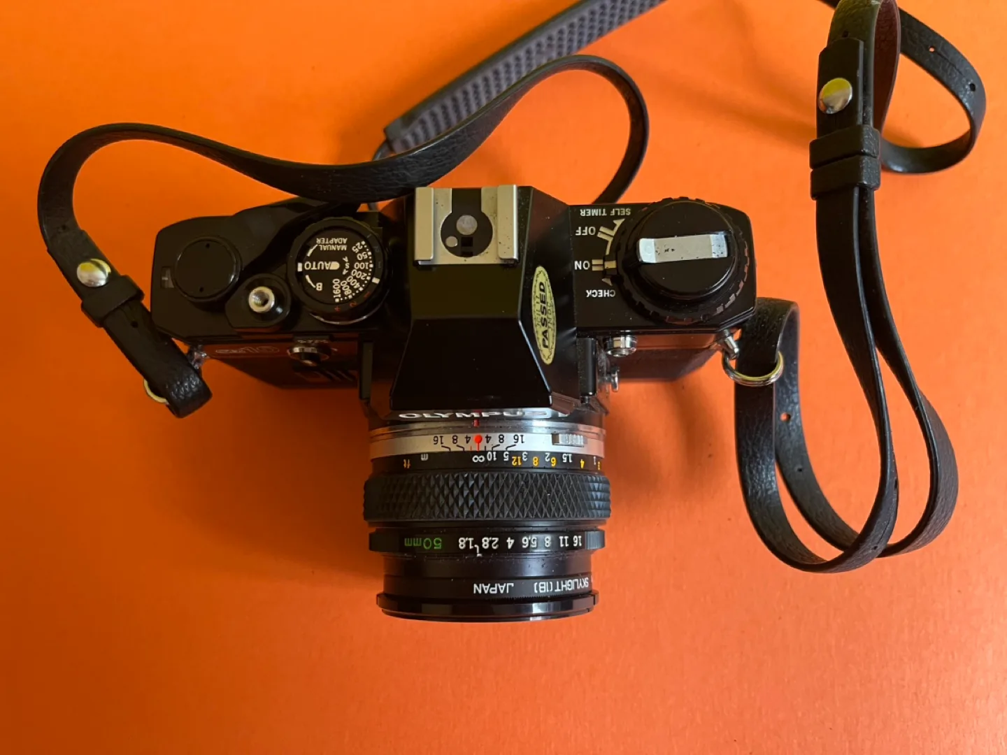 (Near Mint) Olympus OM10 SLR 35mm Film Camera, Lens & Case image indicator(3)