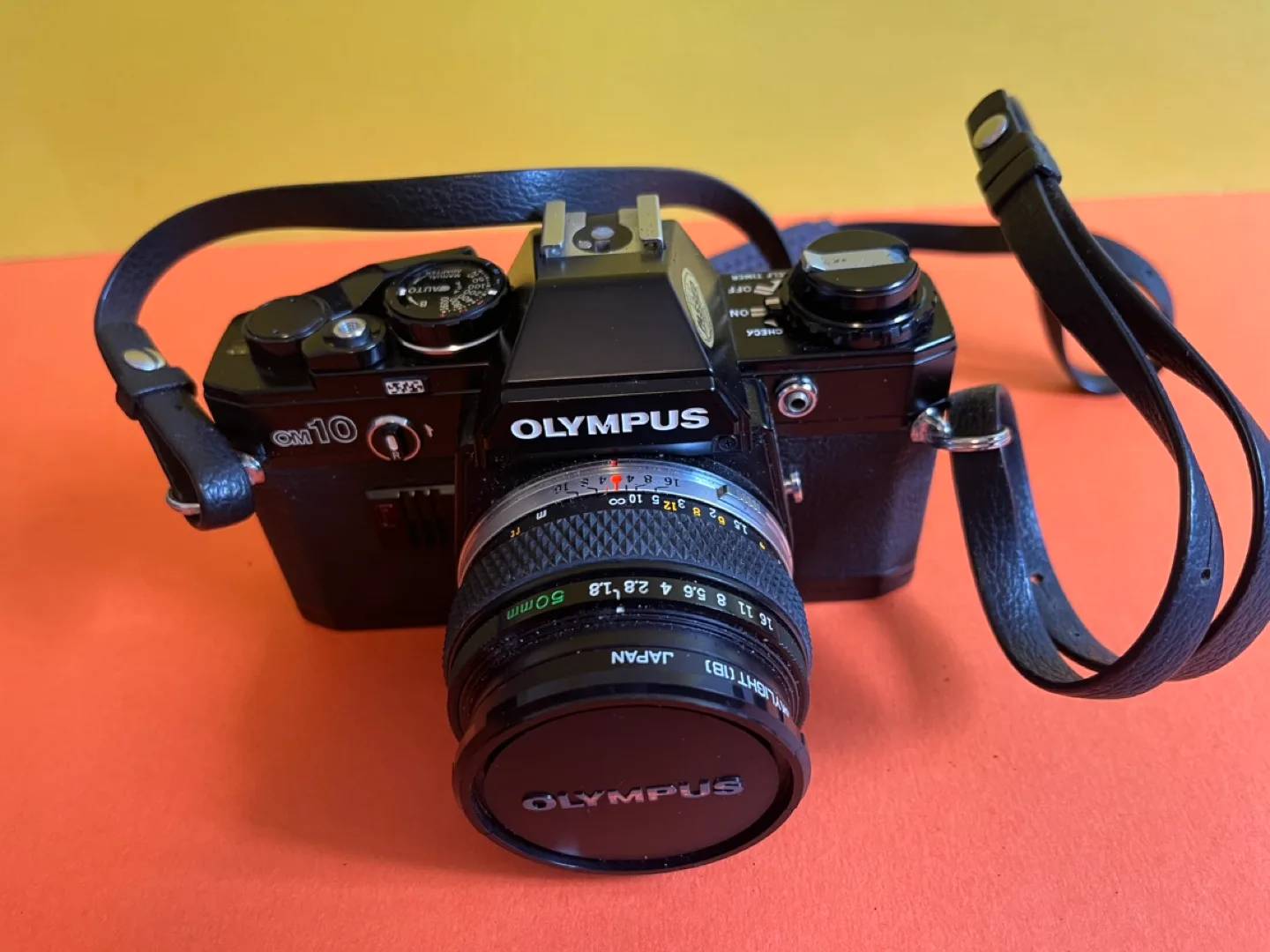 (Near Mint) Olympus OM10 SLR 35mm Film Camera, Lens & Case image indicator(4)
