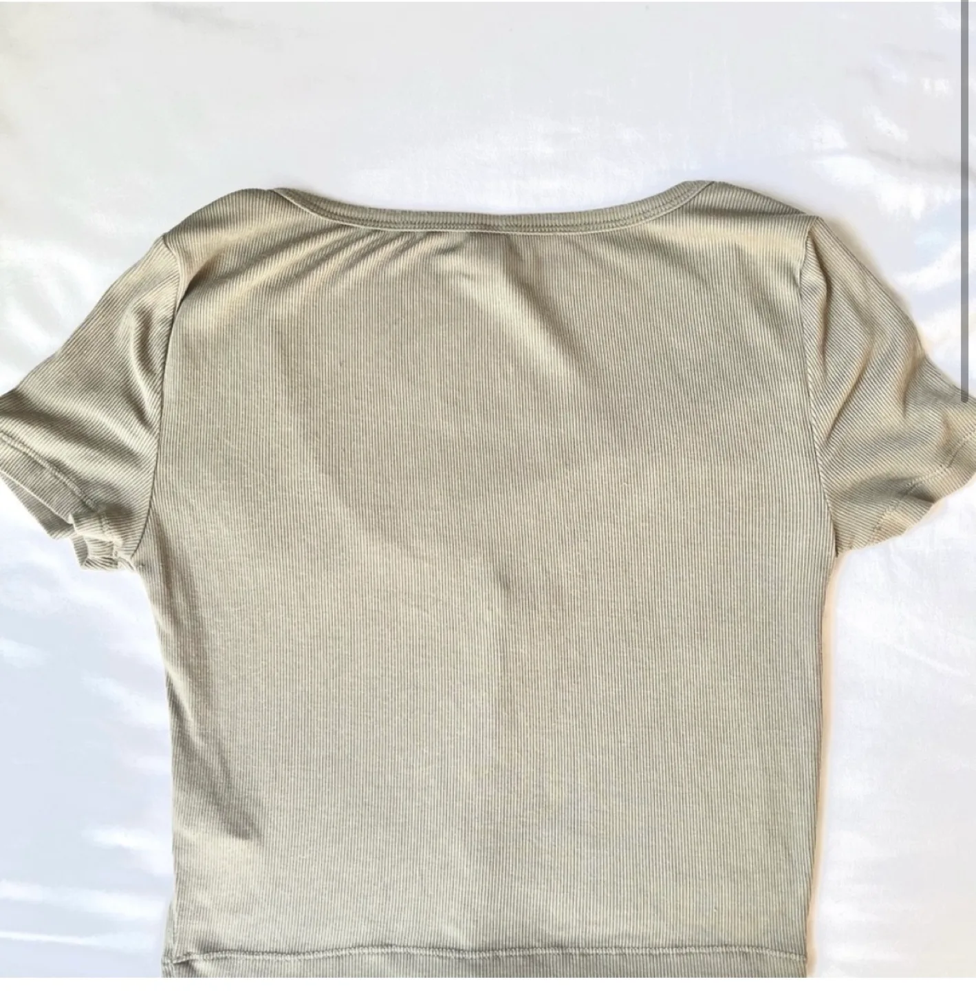 Aritzia | Sunday Best Button Up Crop Top image indicator(2)