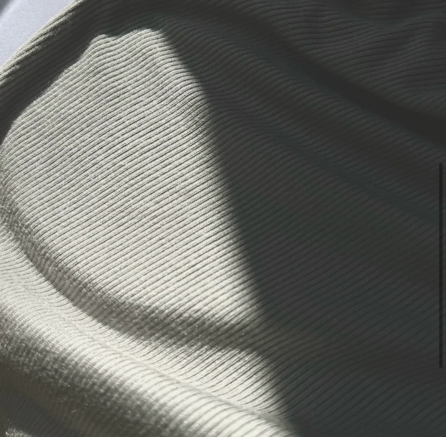 Aritzia | Sunday Best Button Up Crop Top image indicator(5)