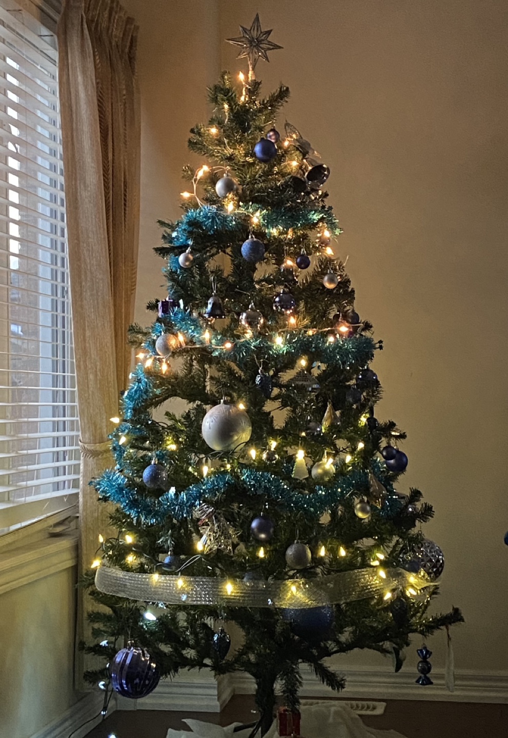 Nobel pine artificial Christmas tree 6 1/2’ - photo 2