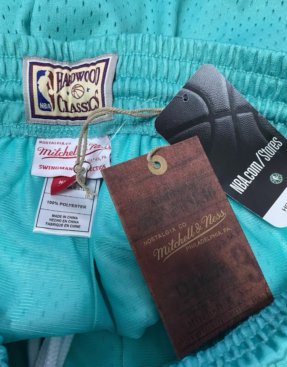 Mitchell & Ness Hardwood Classics Vancouver Grizzlies Shorts - photo 3