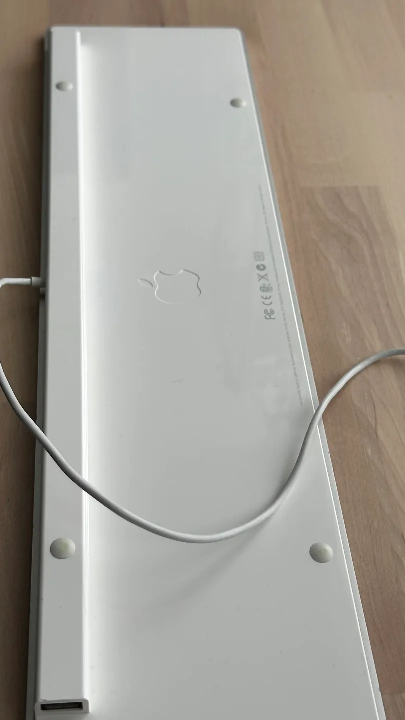 Apple Wired Keyboard image indicator(6)