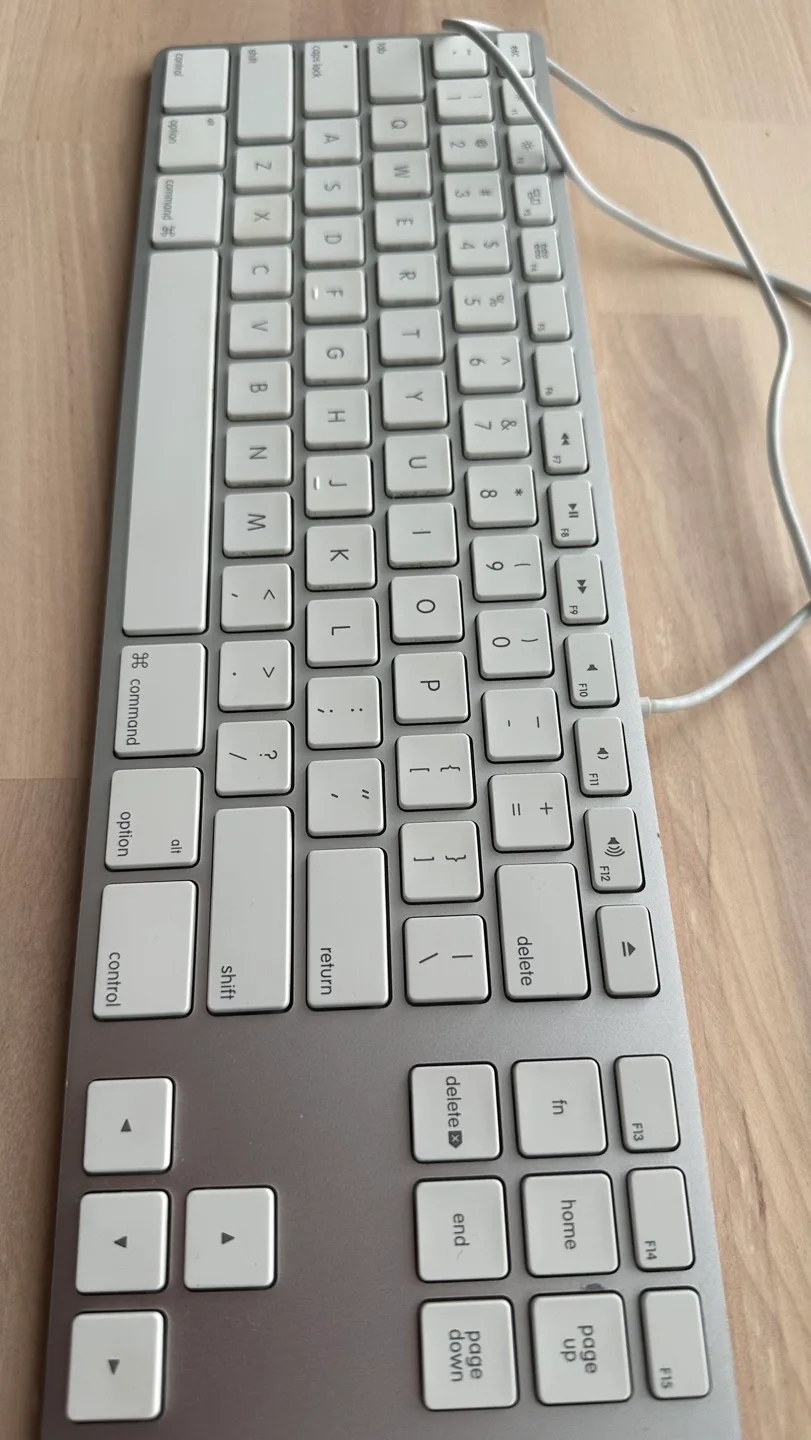 Apple Wired Keyboard image indicator(2)
