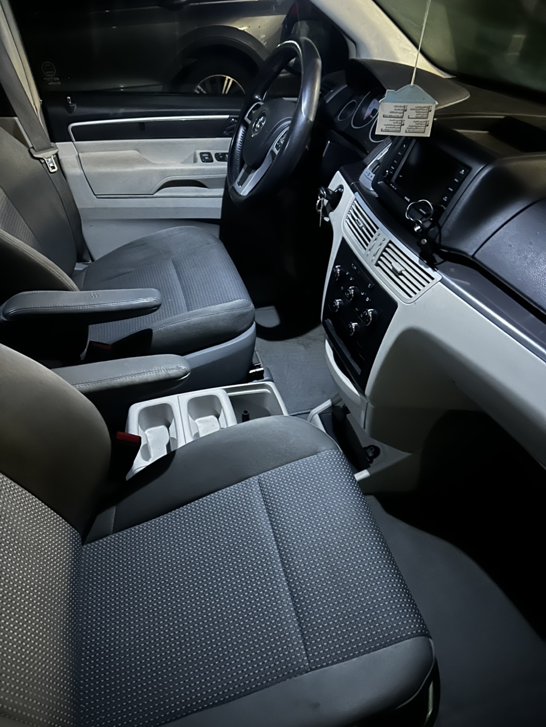 2011 Volkswagen Routan S - photo 5