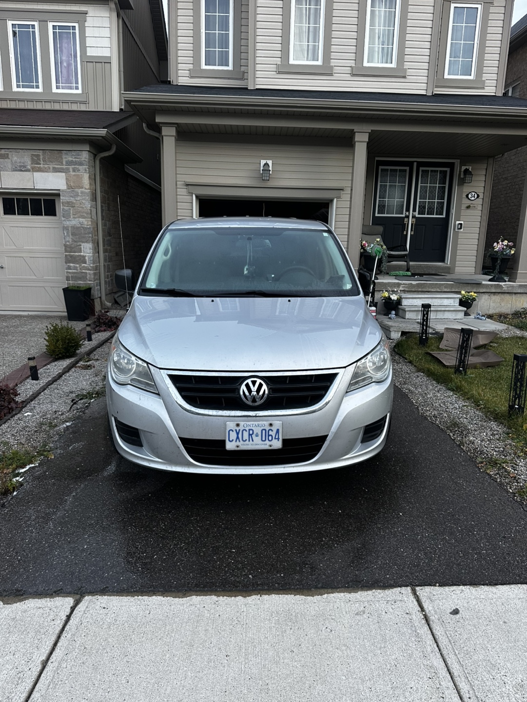 2011 Volkswagen Routan S