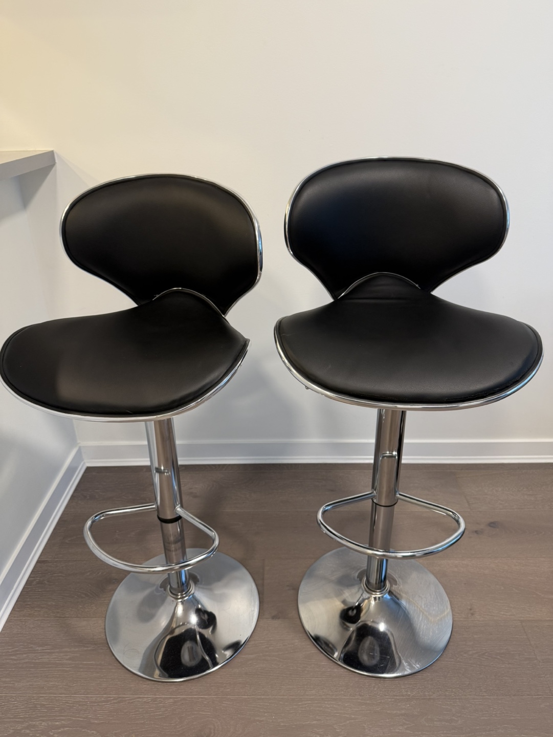Set of 2 Black Bar Stools