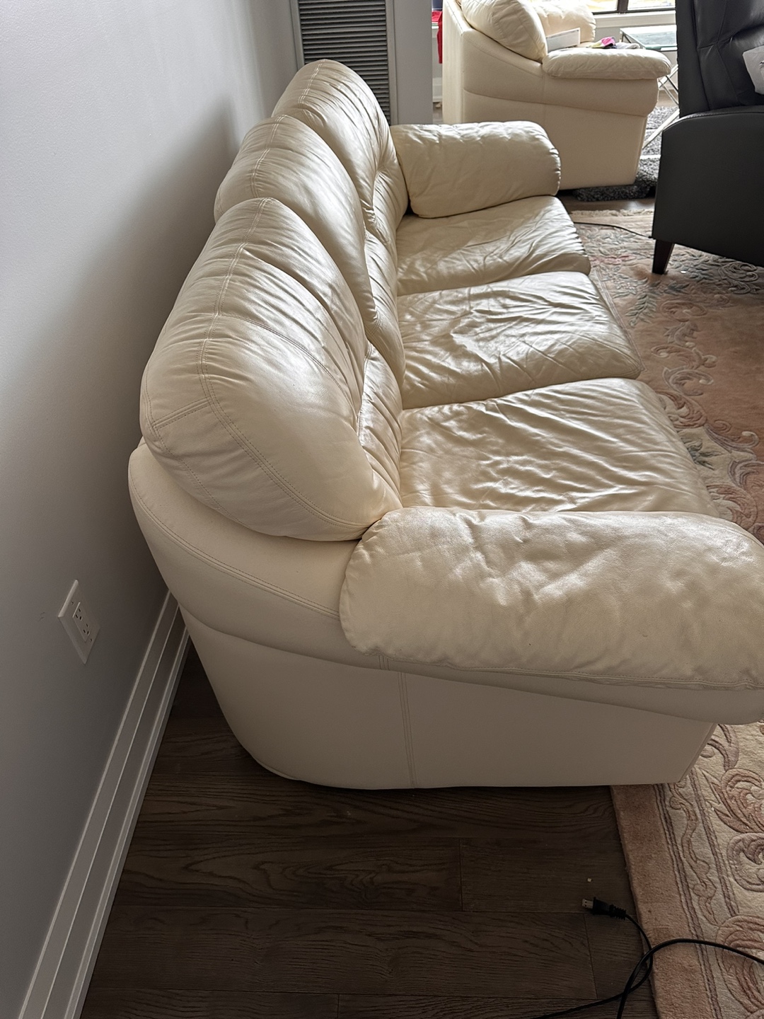 Leather couch - photo 2