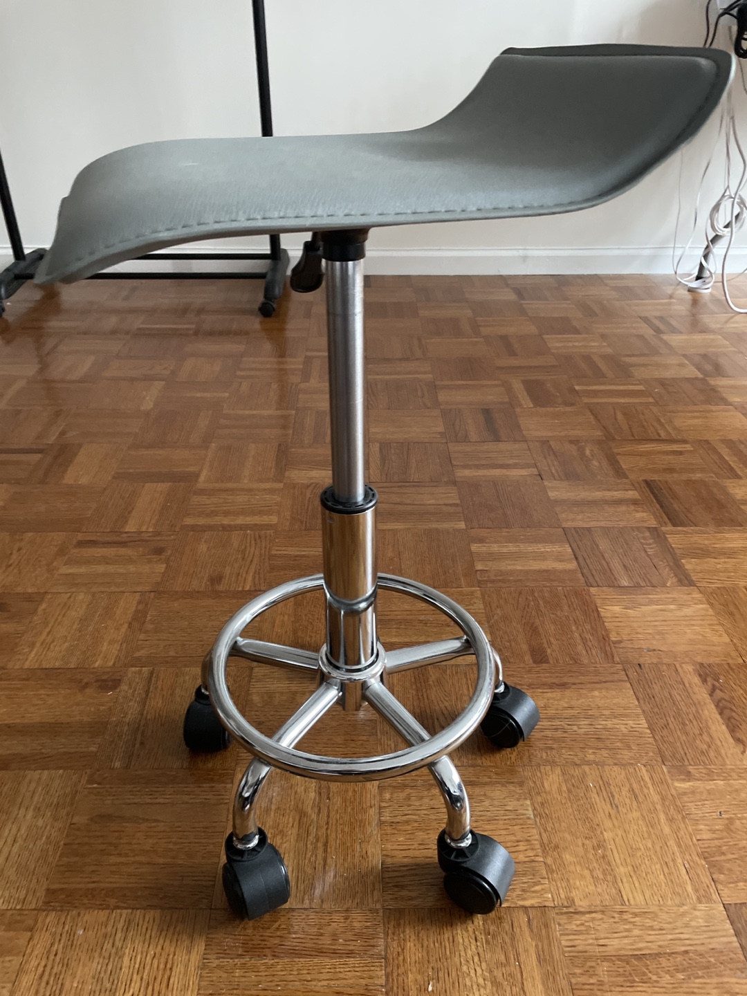 Adjustable Rolling Stool - only today till 8pm