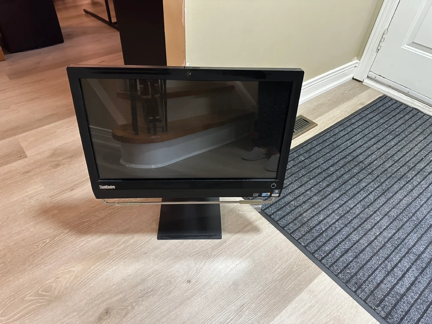 HP LaserJet 1022n Printer plus computer image indicator(2)