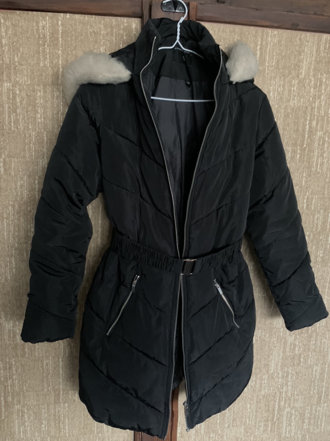 Dorothy Perkins Black Puffer Jacket with Belt and Fur Hood - photo 3