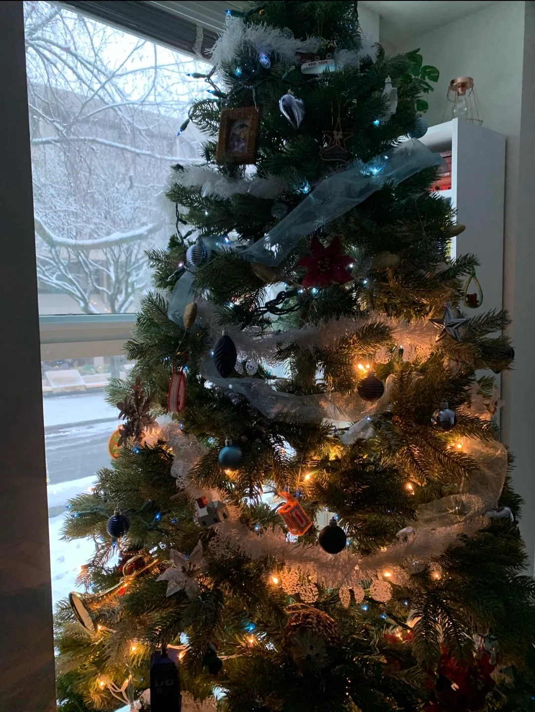 Artificial Christmas Tree + Storage Bag image indicator(2)