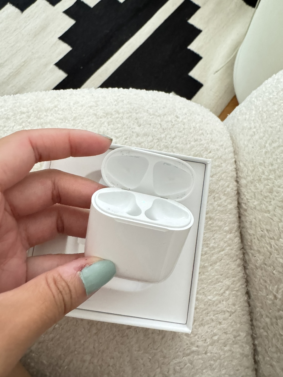 Apple AirPods Charging Case