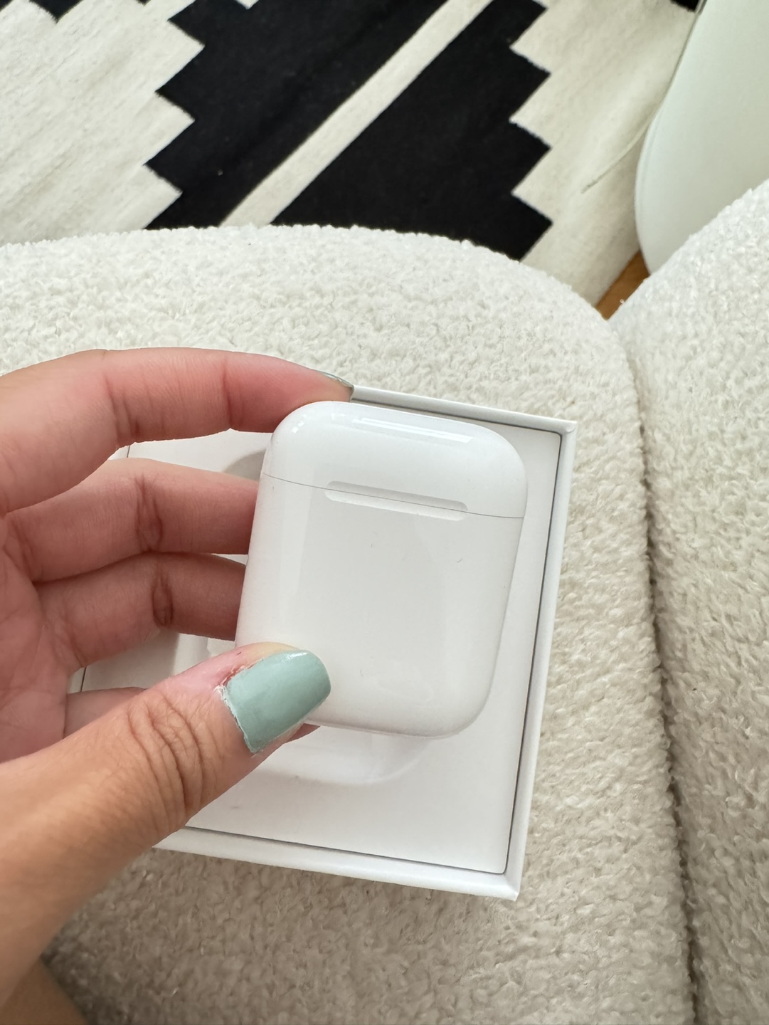 Apple AirPods Charging Case - photo 2