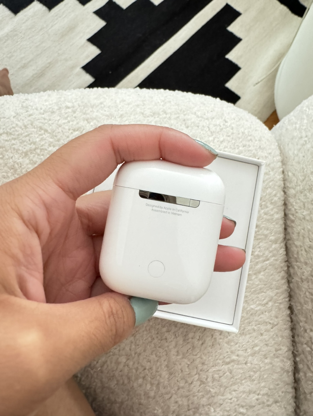Apple AirPods Charging Case - photo 3