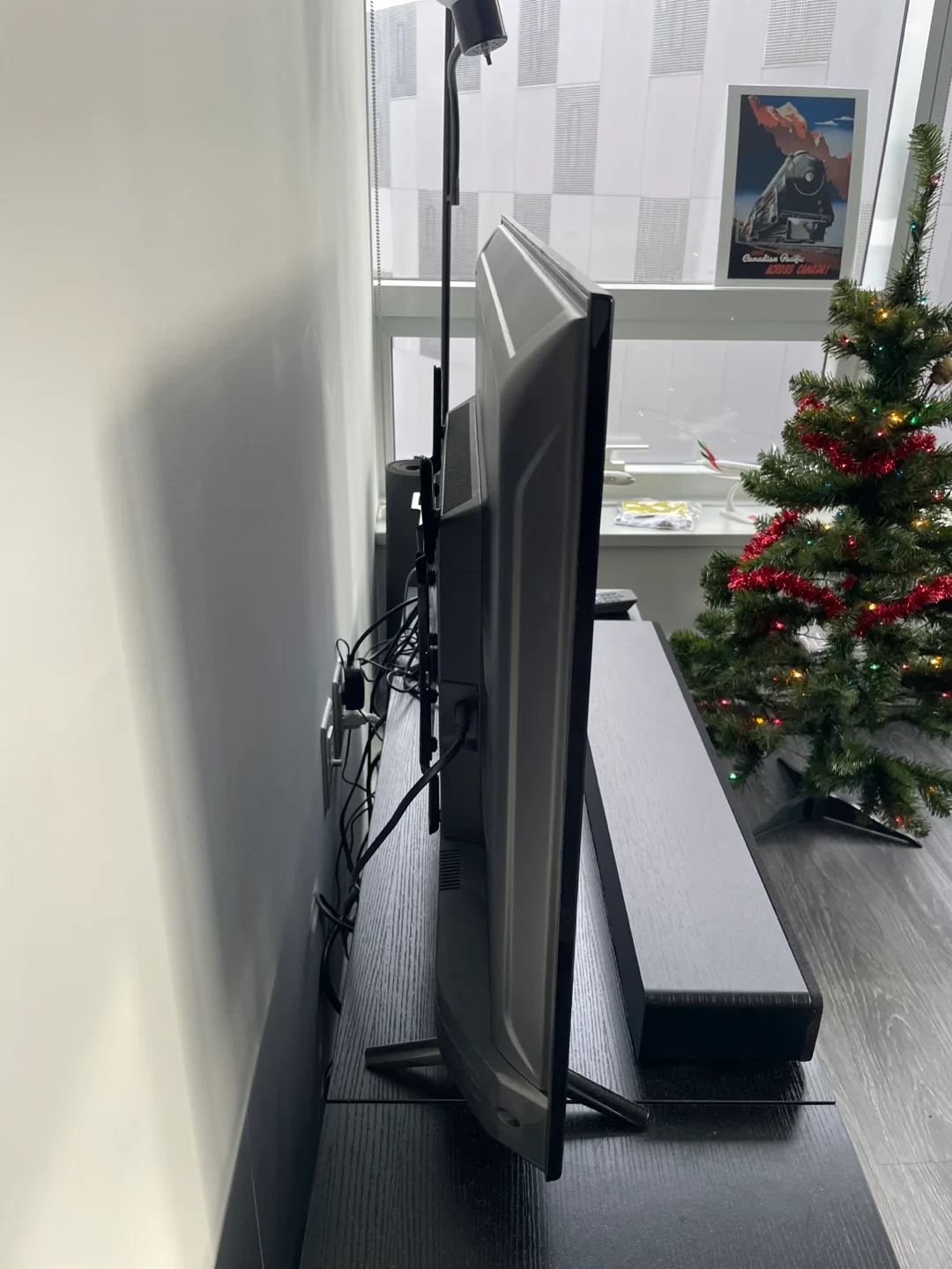 Amazon Fire TV 43” 4-Series 4K UHD Smart TV image indicator(2)