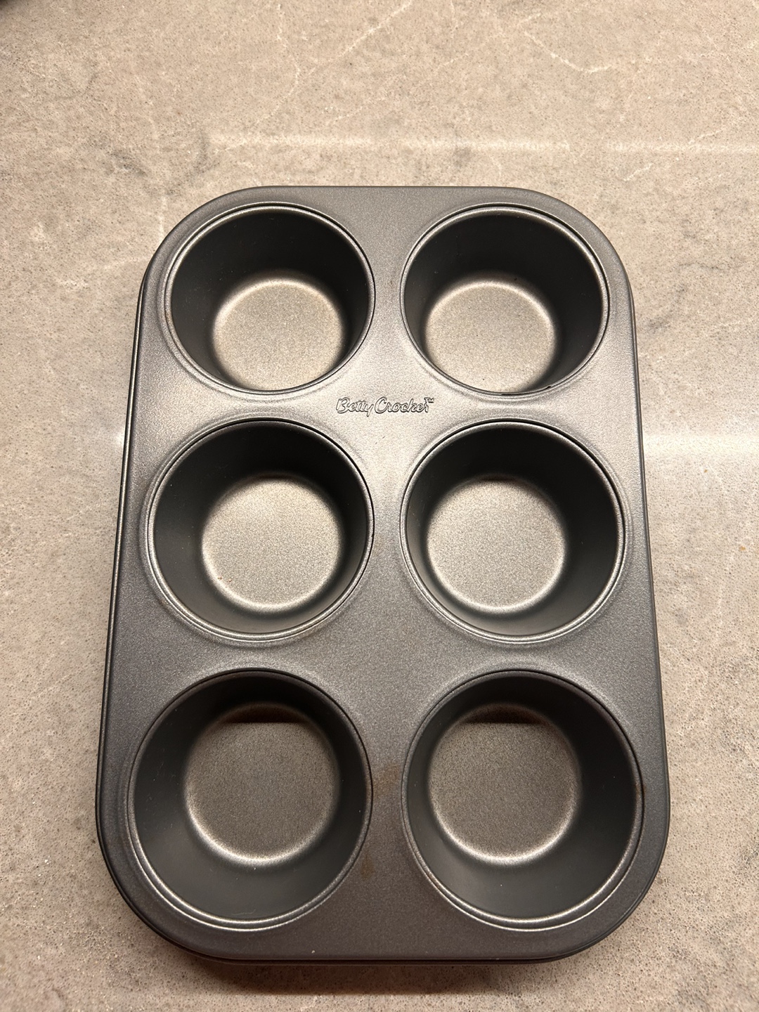 Cupcake tin, cupcake cases and Piping Bag