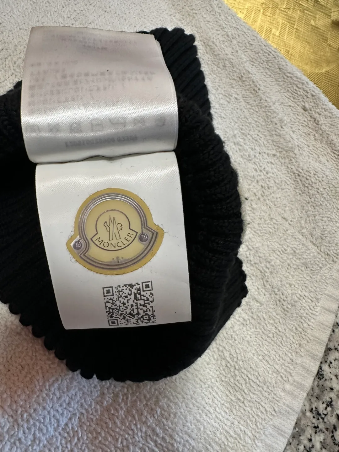 Moncler 2019 Berretto Black Beanie Italy image indicator(5)