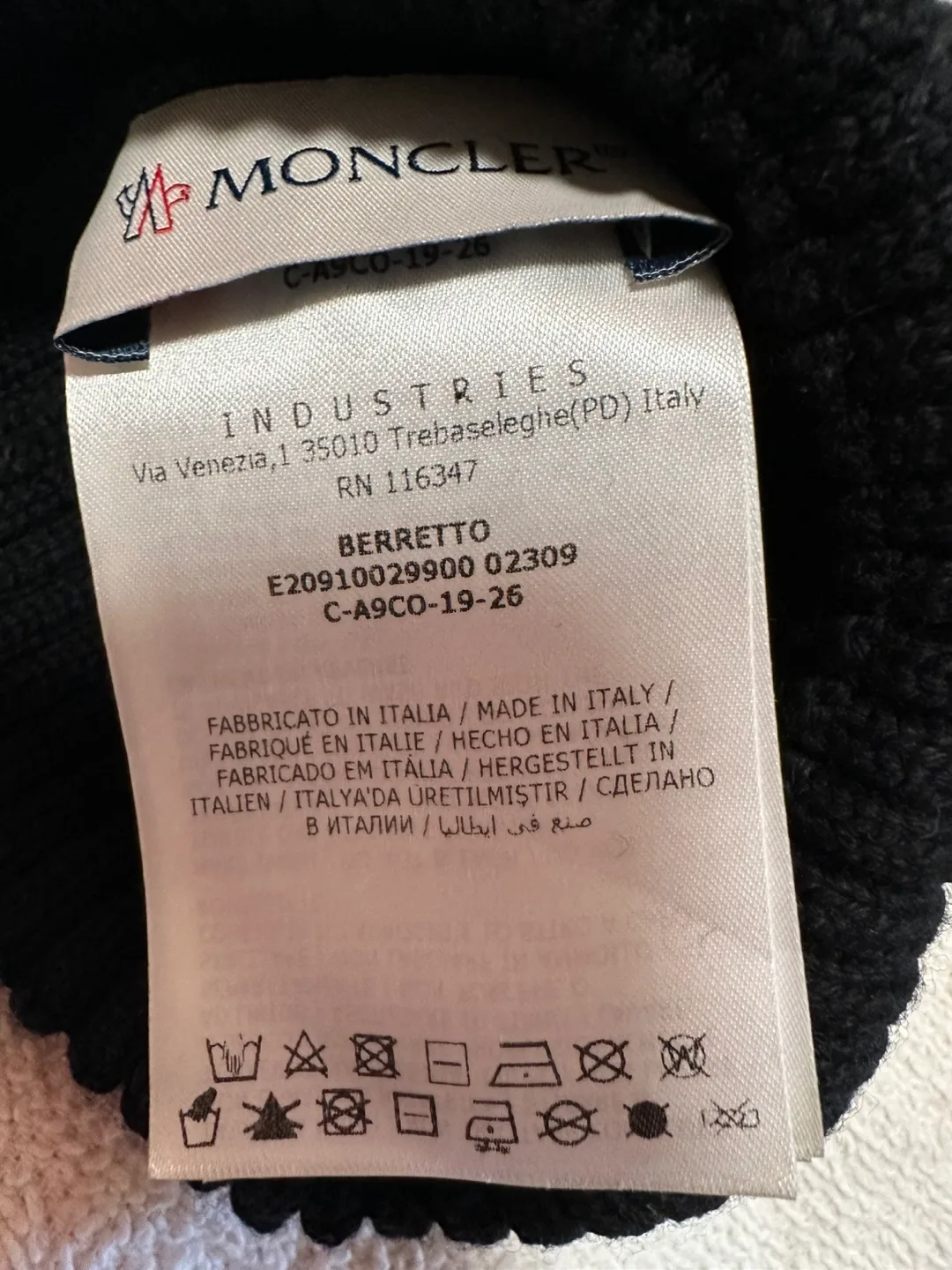Moncler 2019 Berretto Black Beanie Italy image indicator(6)