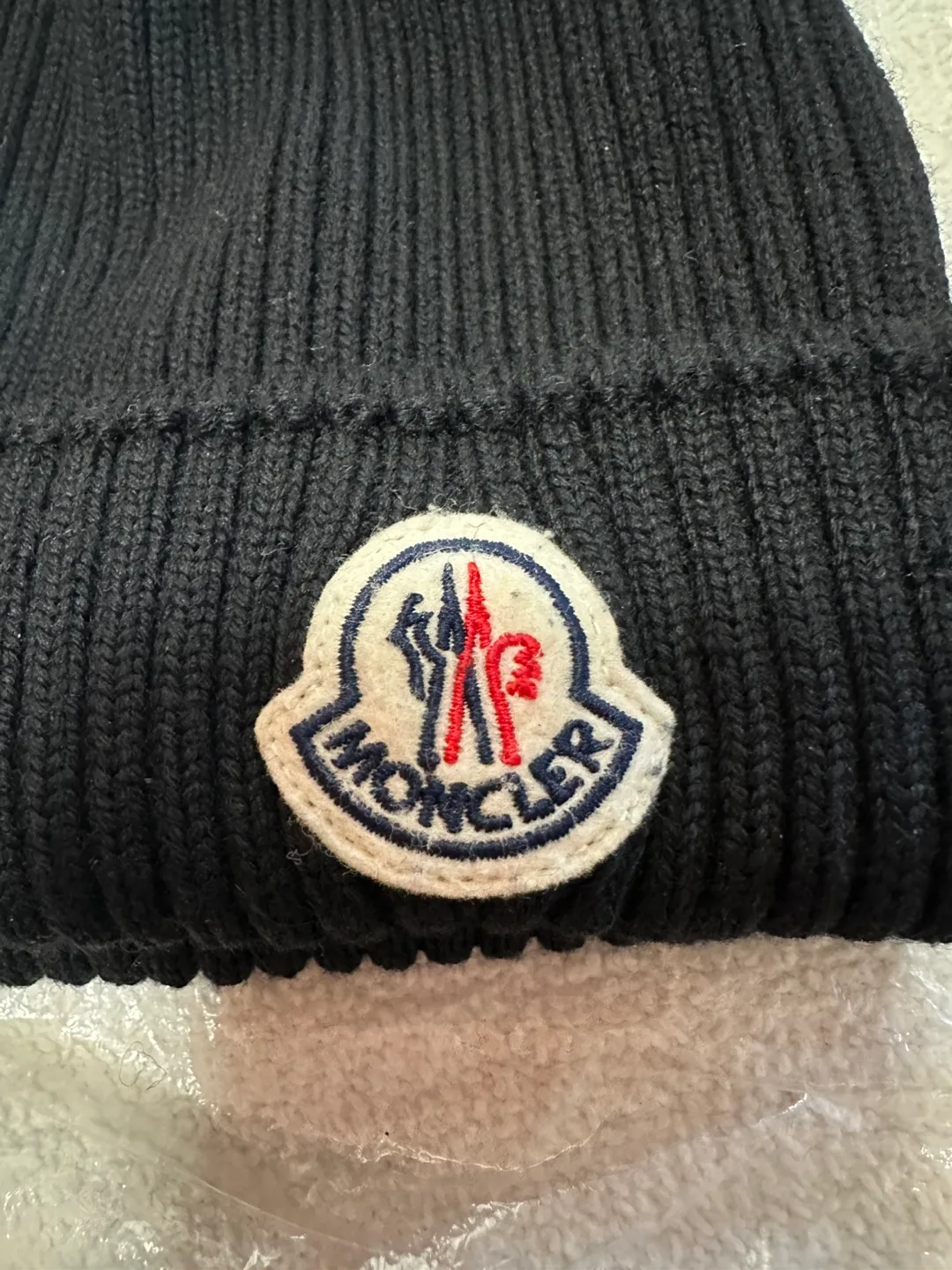 Moncler 2019 Berretto Black Beanie Italy image indicator(10)