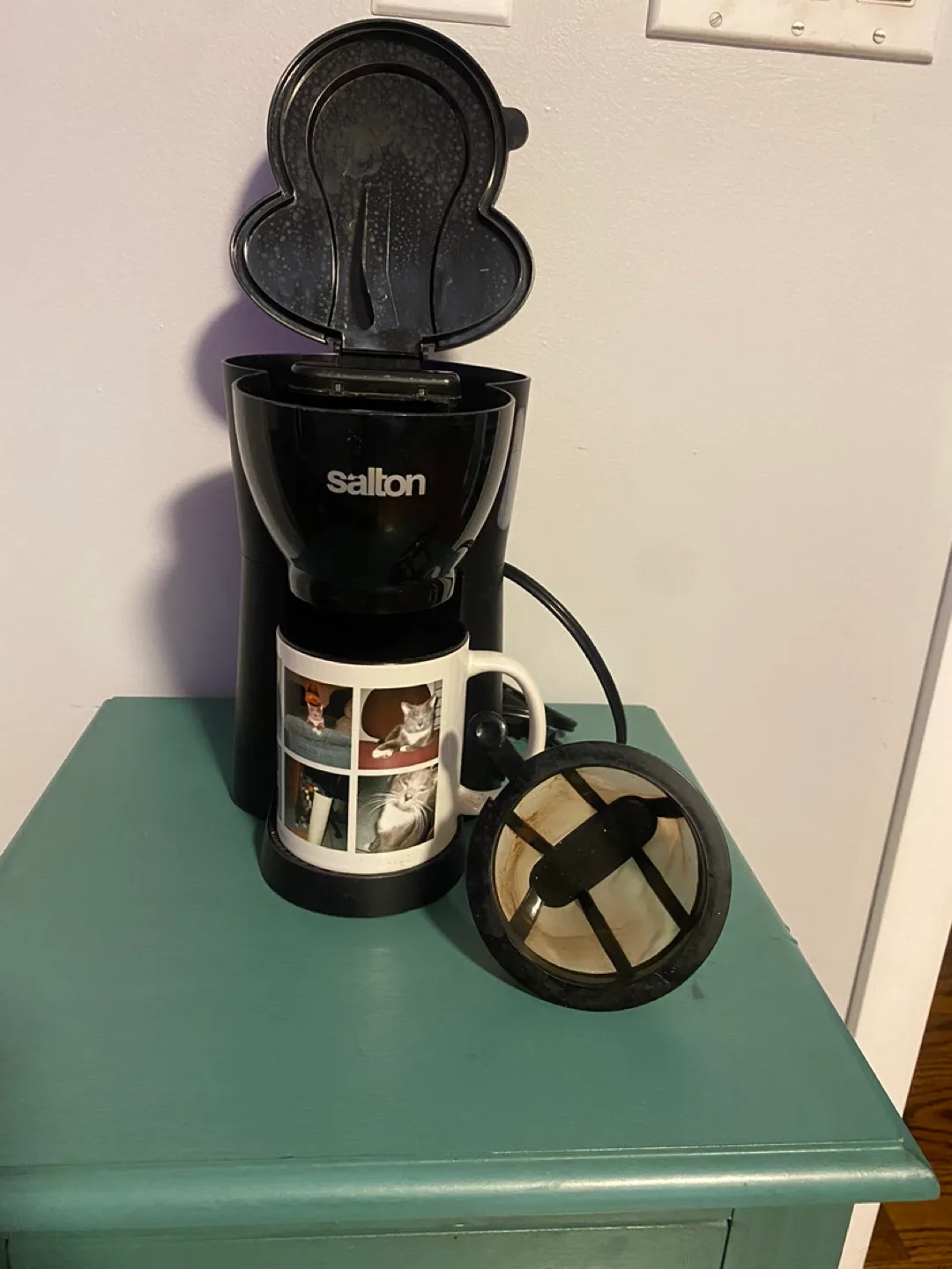 Salton Space Saving one cup Coffeemaker, mug not included image indicator(2)