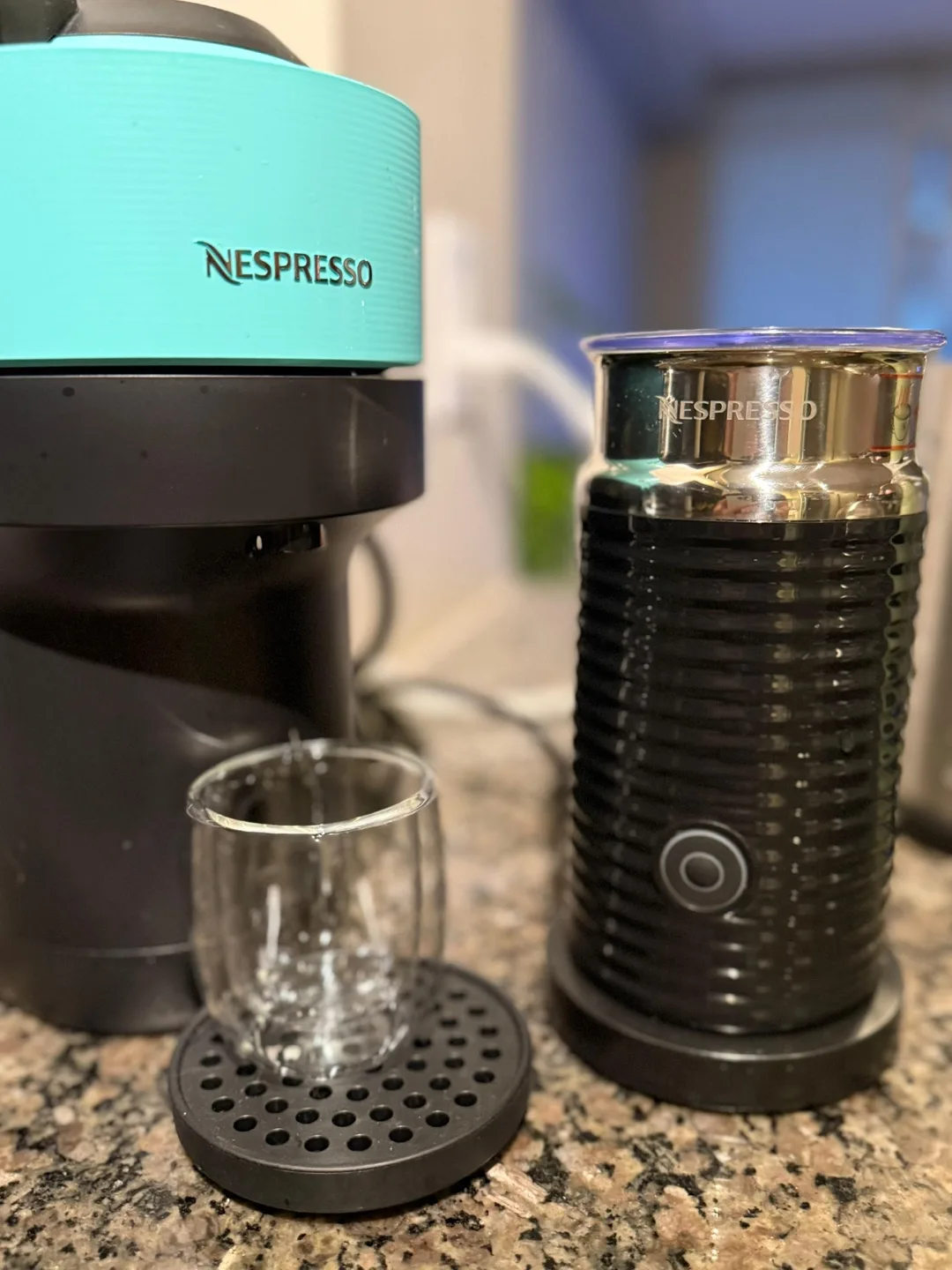 Nespresso Vertuo pop with Aeroccino Milk Frother thumbnail