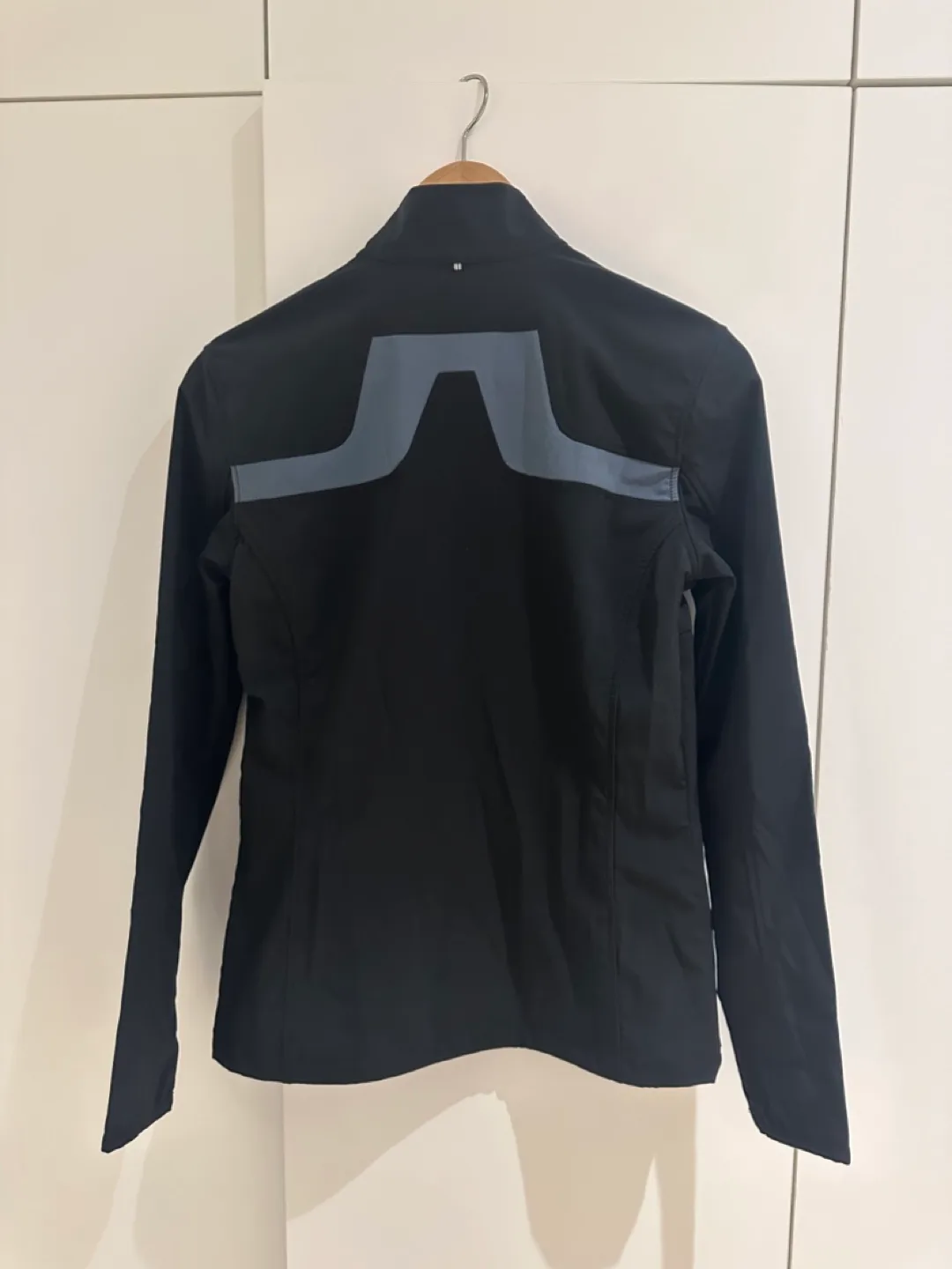 J.Lindeberg Black Women’s Jacket image indicator(2)