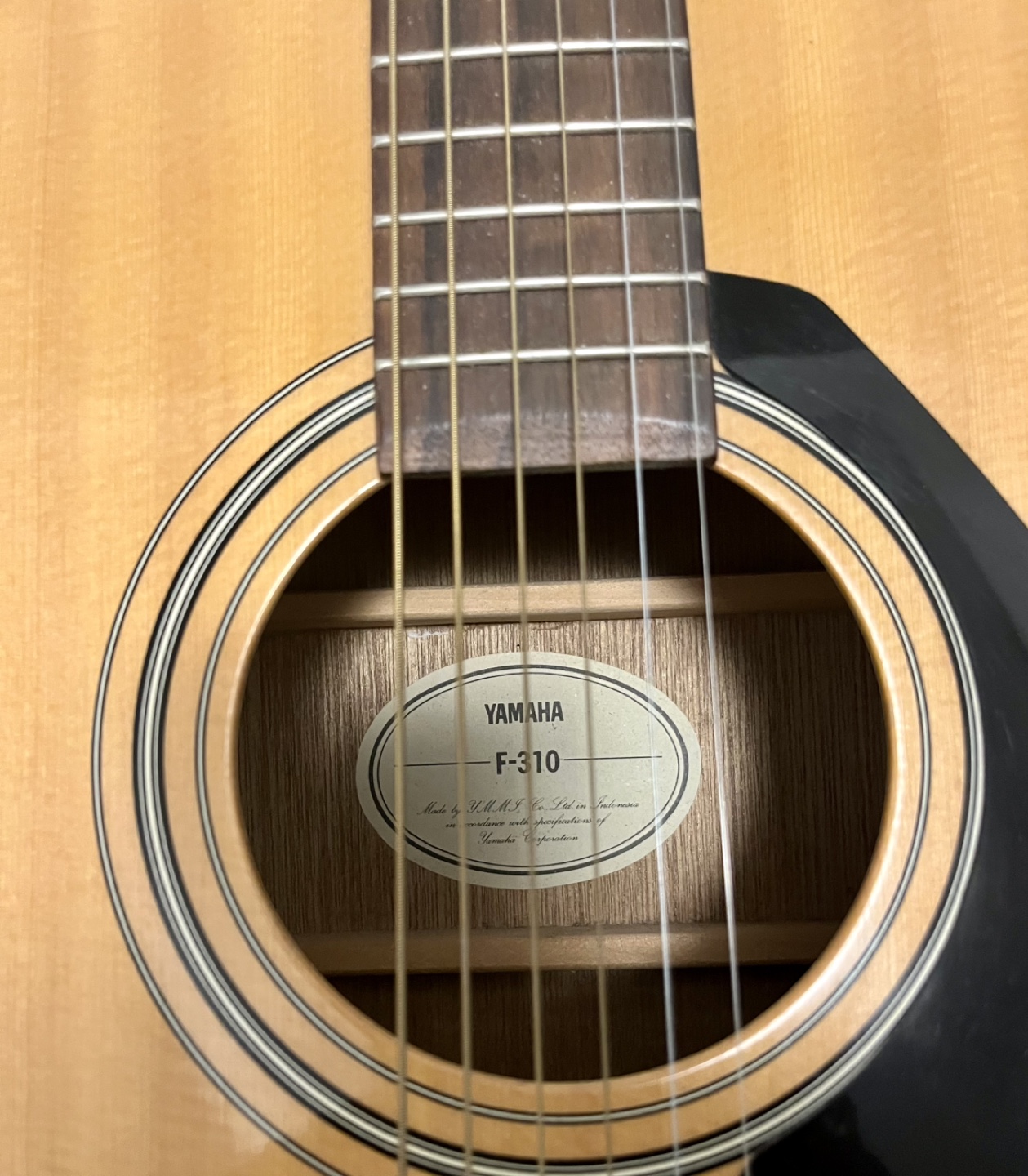 Yamaha F310 acoustic guitar - photo 2