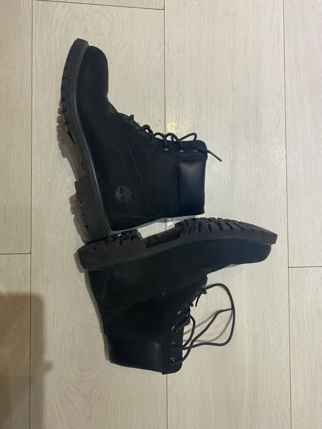 Timberland Black Boots image indicator(2)