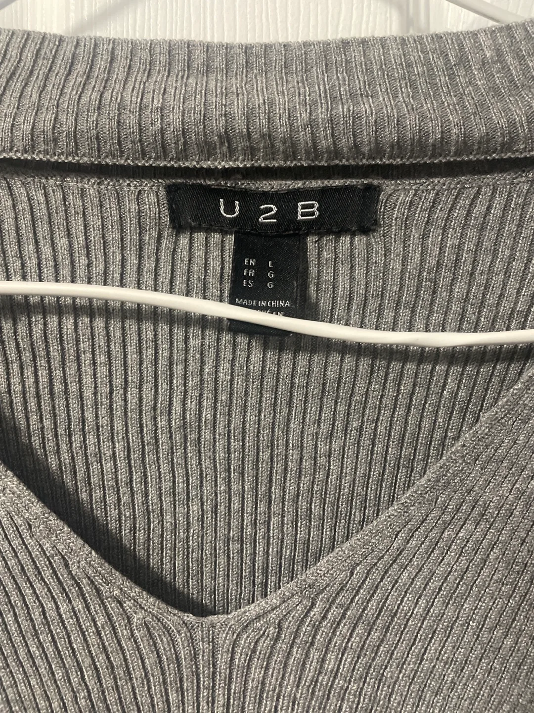 #freecycle U2B Grey Choker V-Neck Sweater image indicator(3)