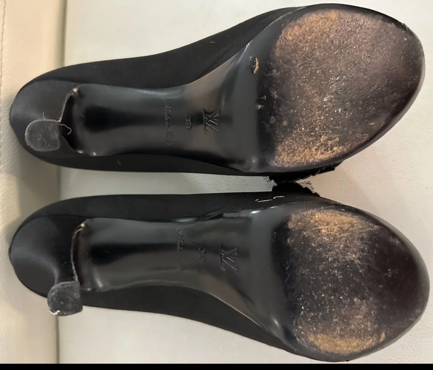 Louis Vuitton Black Peep Toe Heels with Rose image indicator(5)