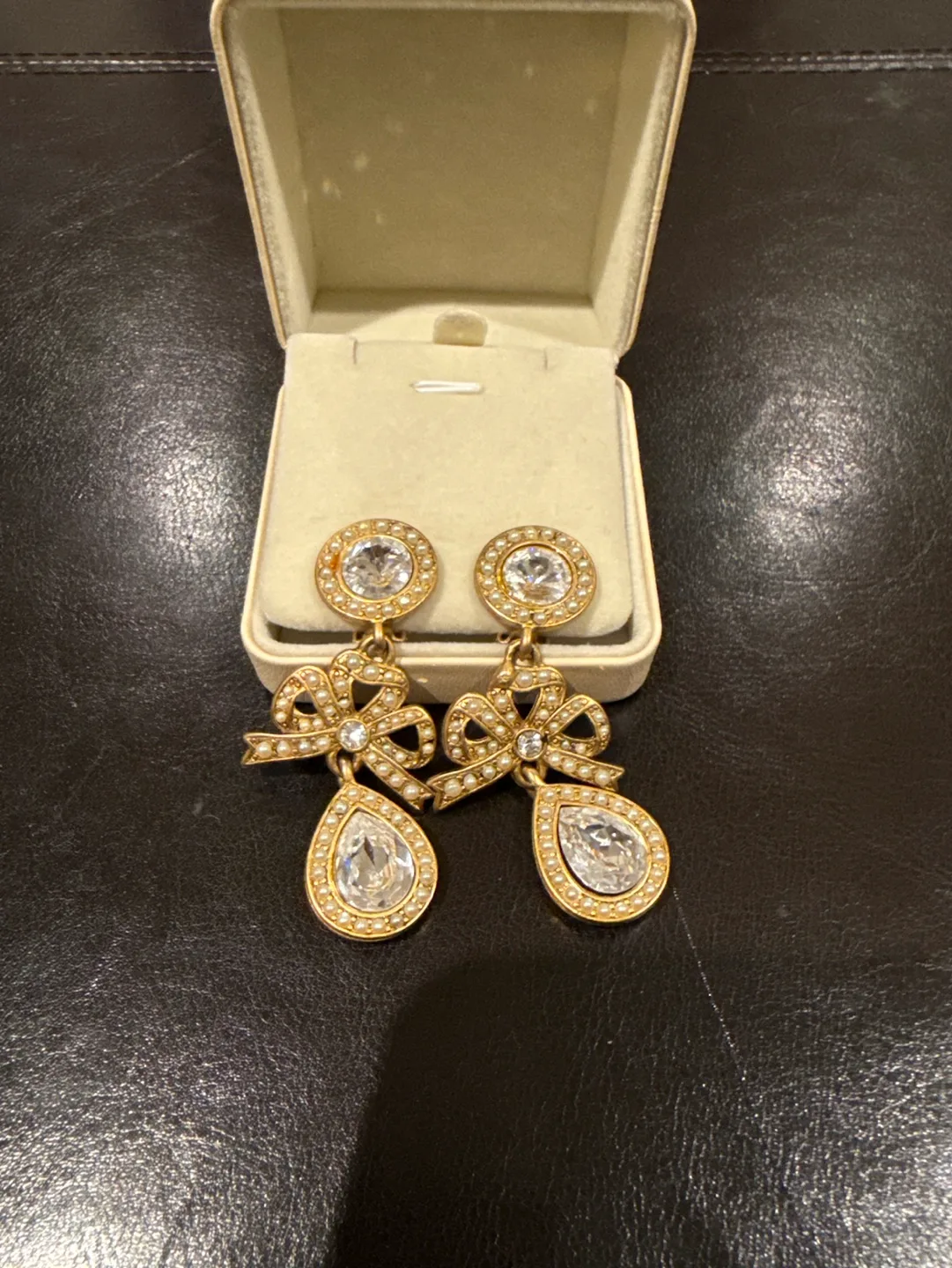 Vintage Gold Tone Dangle Earrings thumbnail