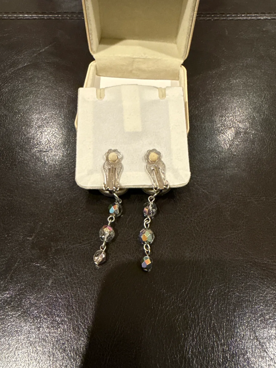 Silver Tone Dangle Earrings image indicator(3)