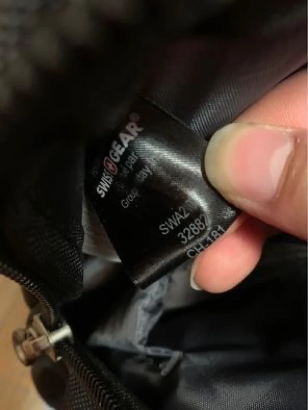 Swiss Gear Rolling Backpack image indicator(7)