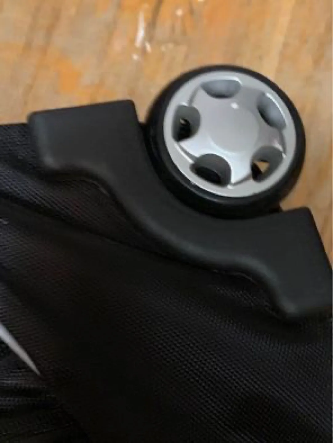 Swiss Gear Rolling Backpack image indicator(8)