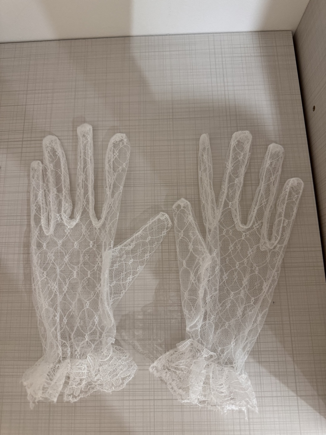 Elegant Wedding Gloves - Perfect for Your Special Day!
